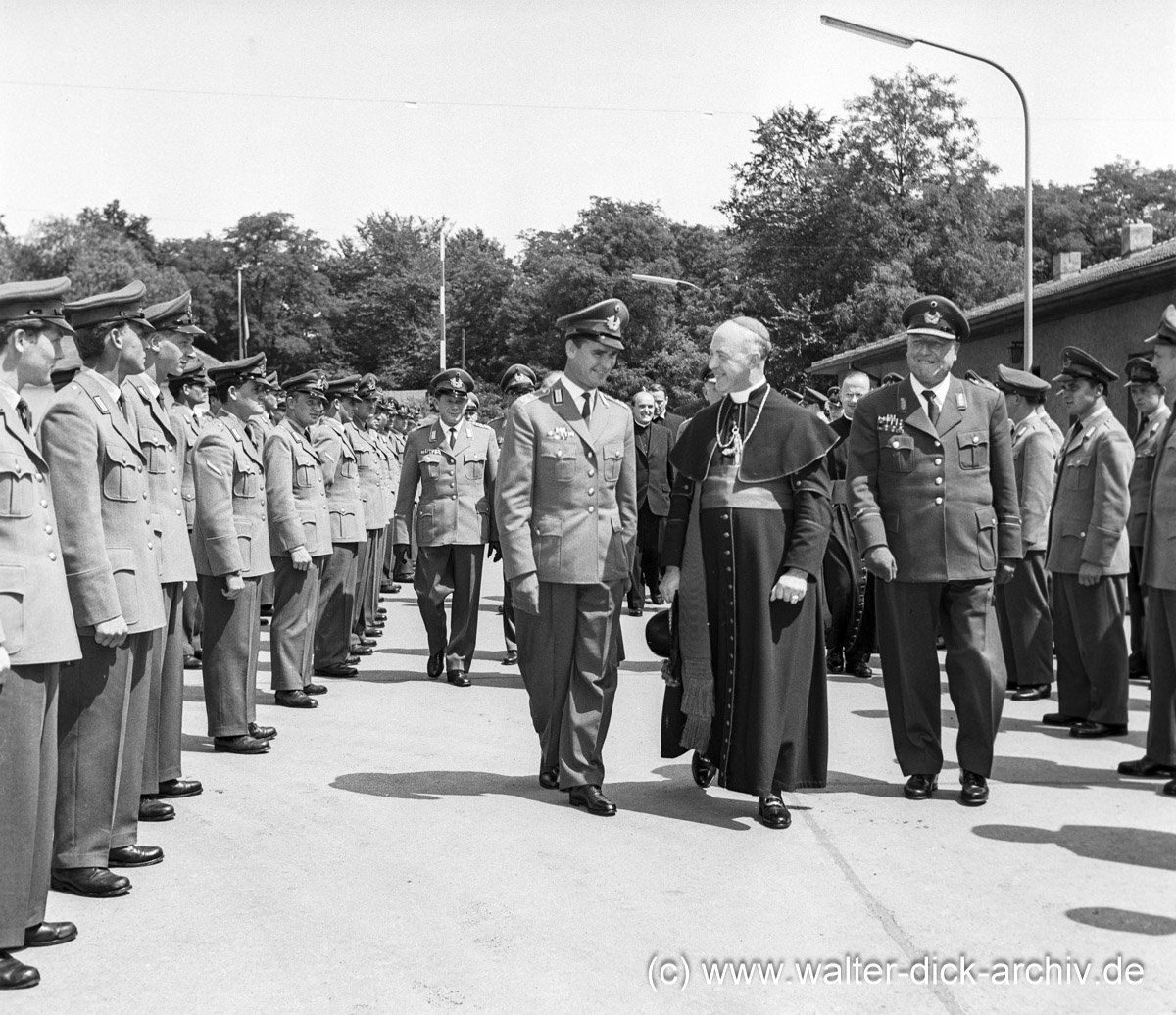 Besuch des Militärbischofs 1959