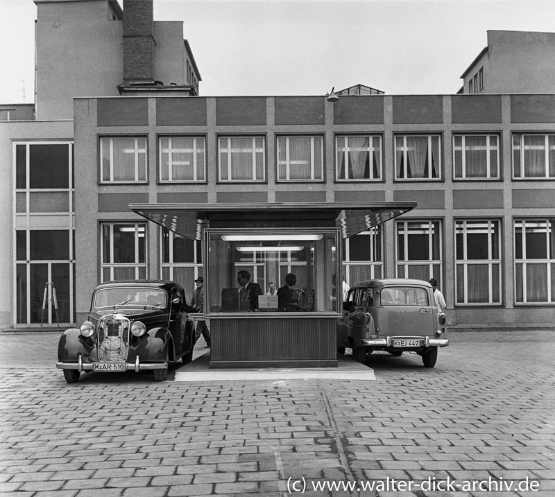 Autoschalter der Sparkasse 1961