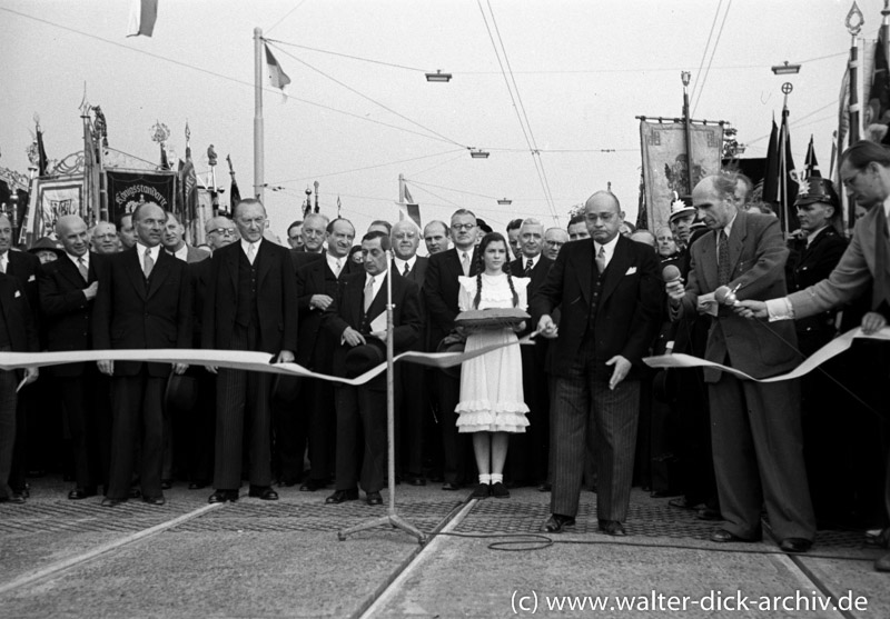 Eröffnung der Mülheimer Brücke 1951