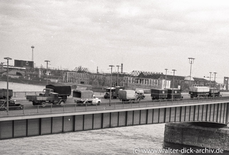 LKW auf der Deutzer Brücke