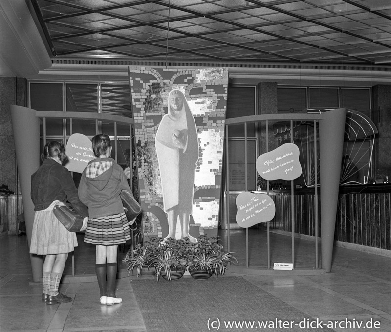 Ausstellung zum Weltspartag 1963