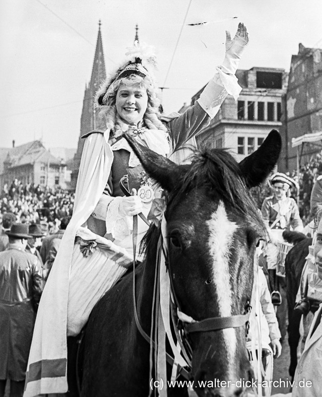 Im Rosenmontagszug 1950