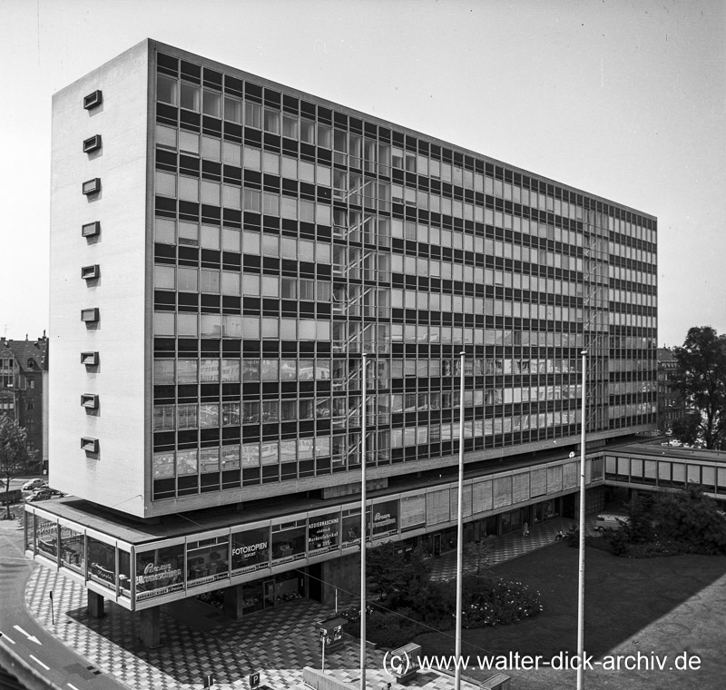 Modernes Hochhaus am Rudolfplatz 1964