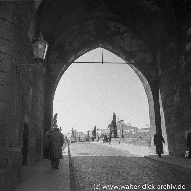 Die Karlsbrücke in Prag 1965