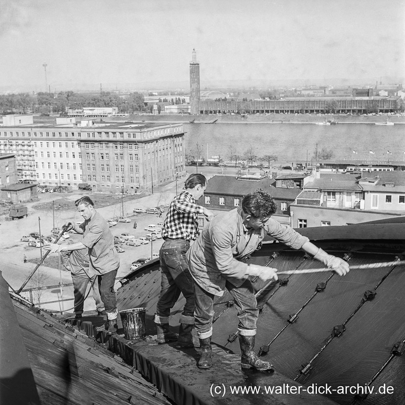 Dachreinigung auf der Bahnhofshalle 1957
