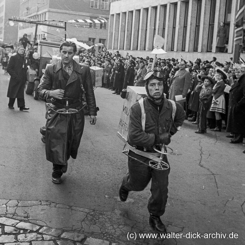 Fußgruppe beim Veedelszoch 1953