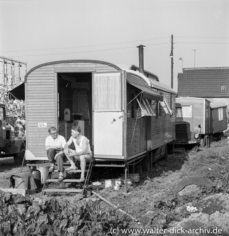 Schaustellerwagen auf eine Kölner Kirmes