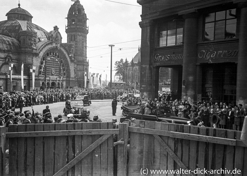 Vorfahrt der kirchlichen Würdenträger