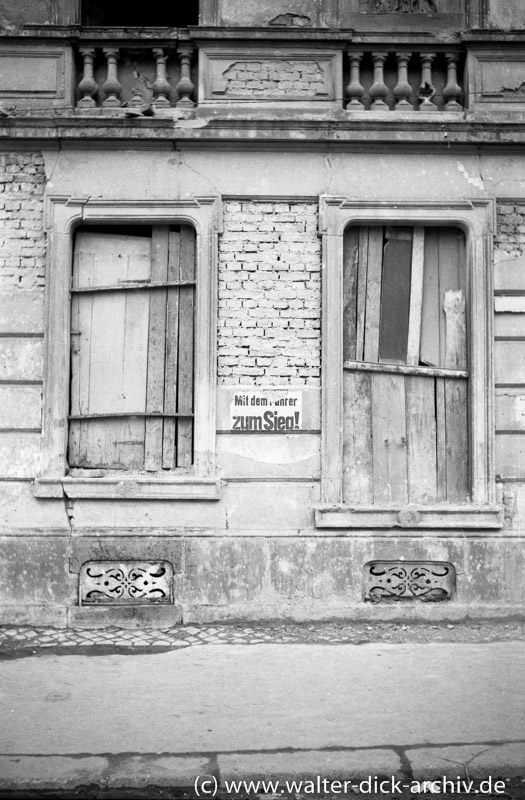 Nazipropaganda an einer Kölner Hausruine