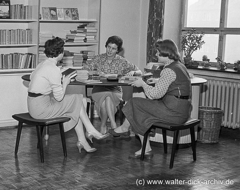 Bibliothek für die Mitarbeitenden 1958