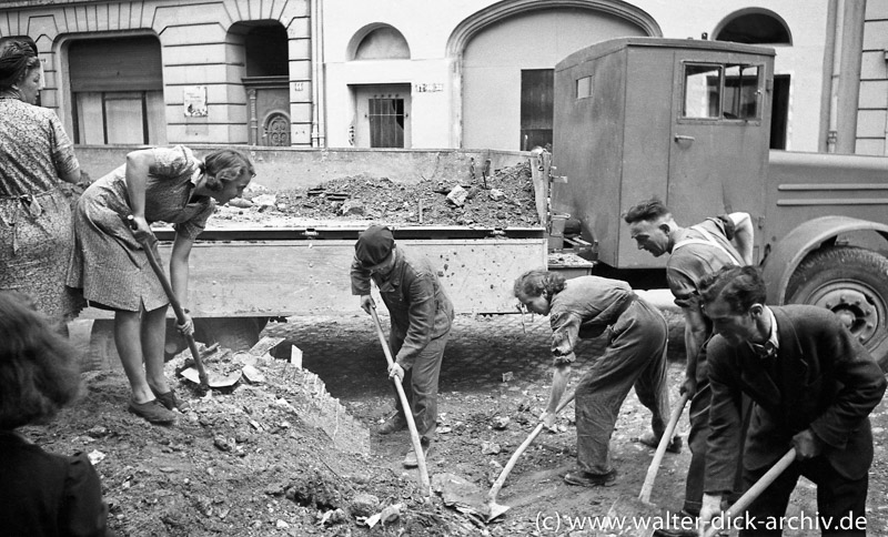 Alle sollen mitmachen-Trümmerräumung durch die Bürger