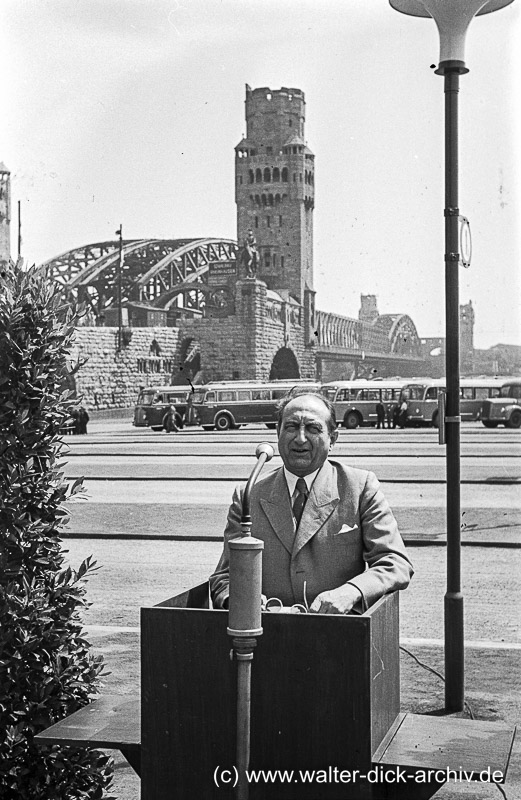 Eröffnung des Busbahnhofs 1952