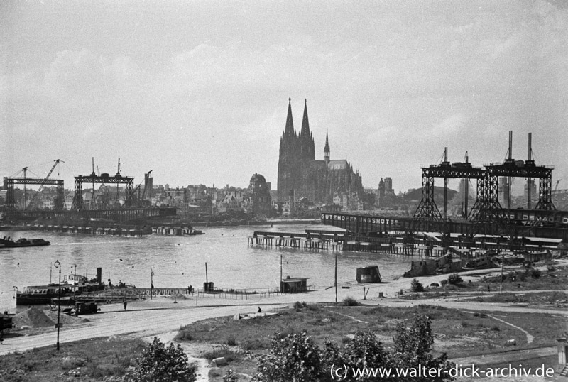 Der freie Vorbau der Köln Deutzer Brücke beginnt.
