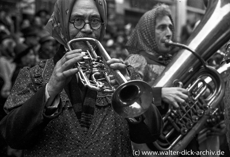 Möhnenkapelle im Kölner Rosenmontagszug 1951