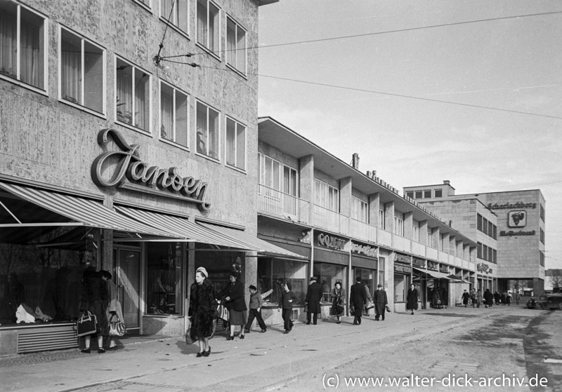 Ladenzeile an der Hahnenstraße 1954