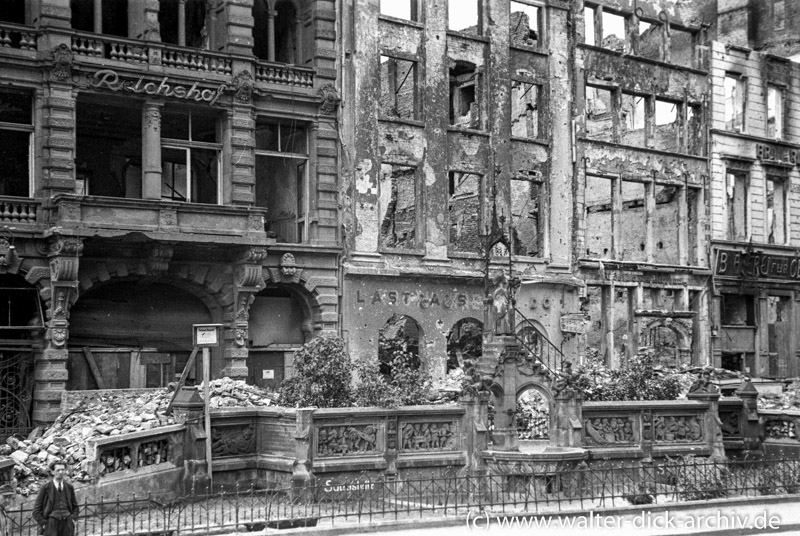 Der zerstörte Heinzelmännchenbrunnen
