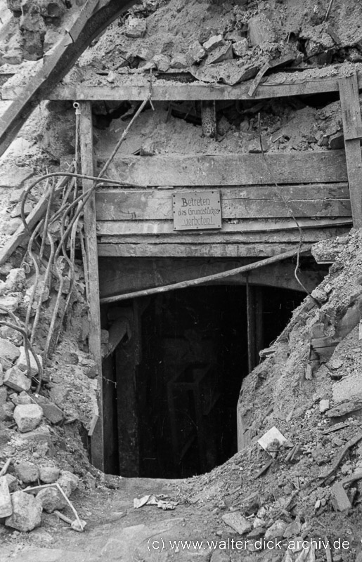 Kellerloch? - Wohnungseingang  1946