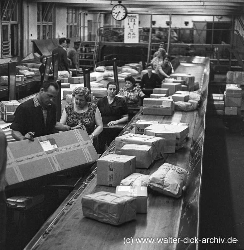 Paketdienst Sortierung 1958