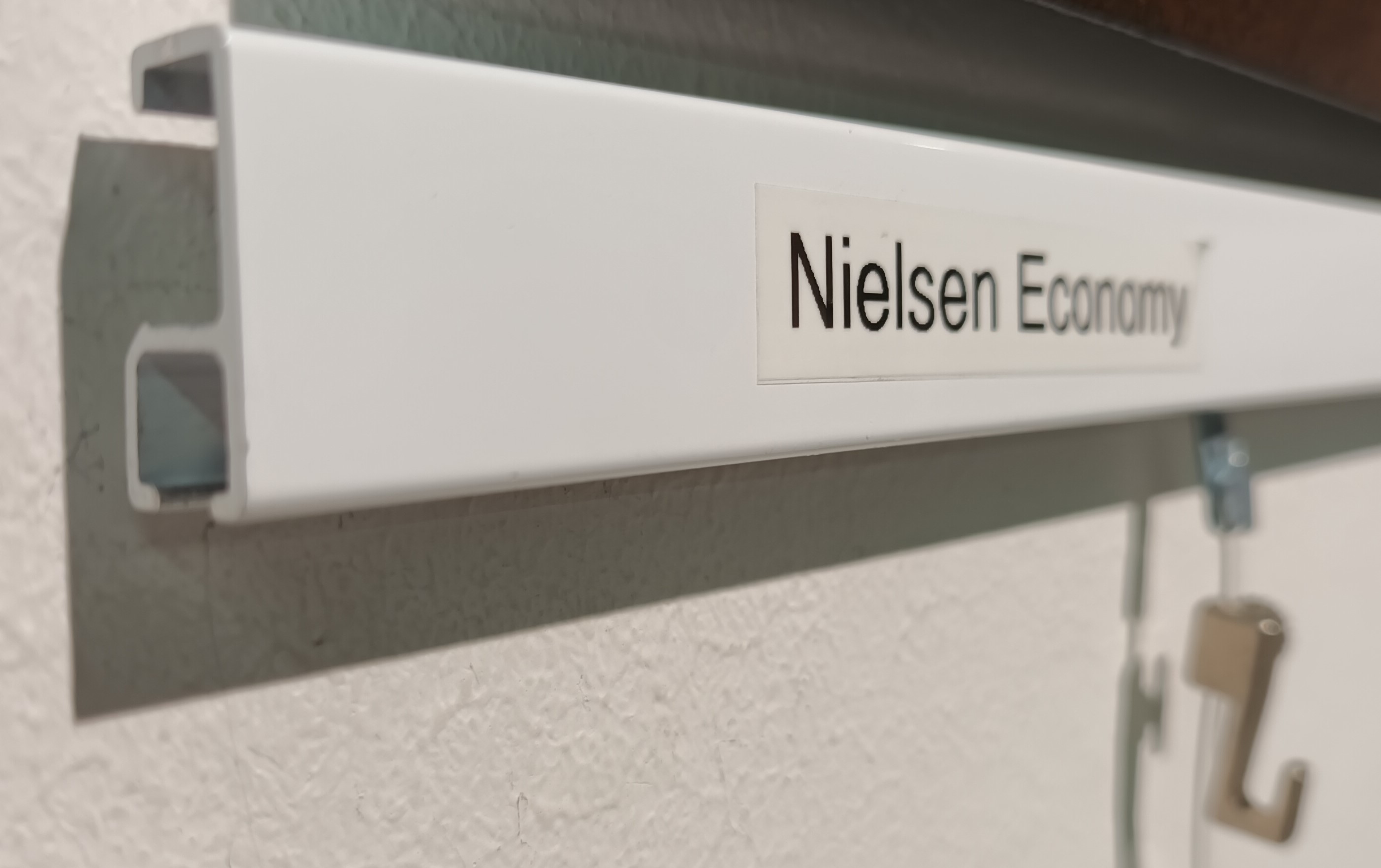 Nielsen Economy Bilderschiene 2 Meter