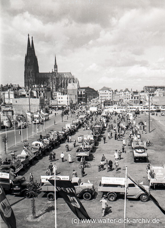 Werkschau von Ford Lkw auf dem Heumarkt 1949