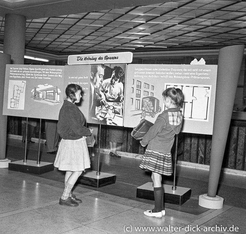 Ausstellung zum Weltspartag 1963