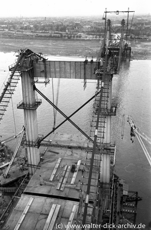 Bau der Mülheimer Brücke 1950