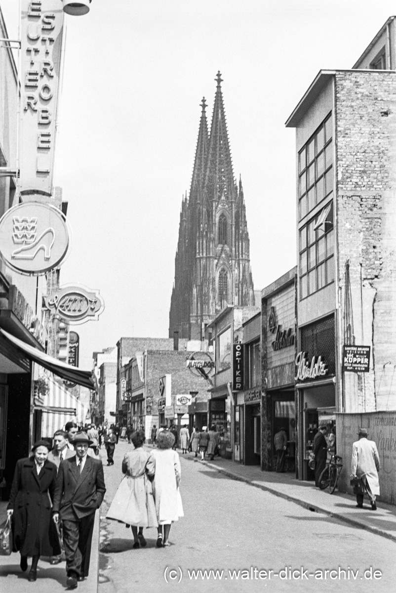 Wiederaufbau auf der Hohe Straße 1952