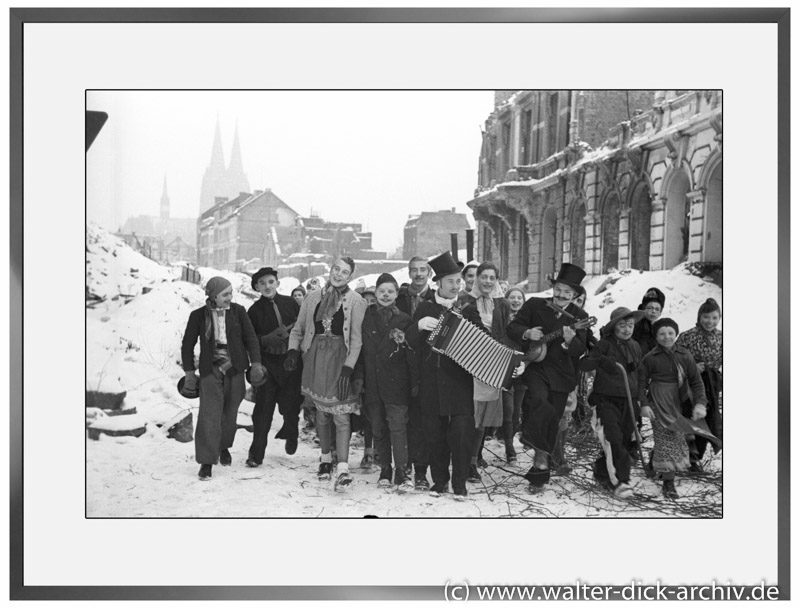 E09 - Karneval in der Ritterstraße 1946