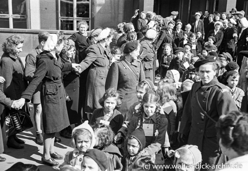 Abreise von Kölner Kindern in die Schweiz 1947