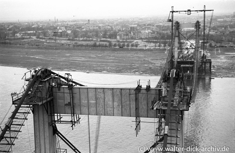 Blick von oben - Bau der Mülheimer Brücke 1950