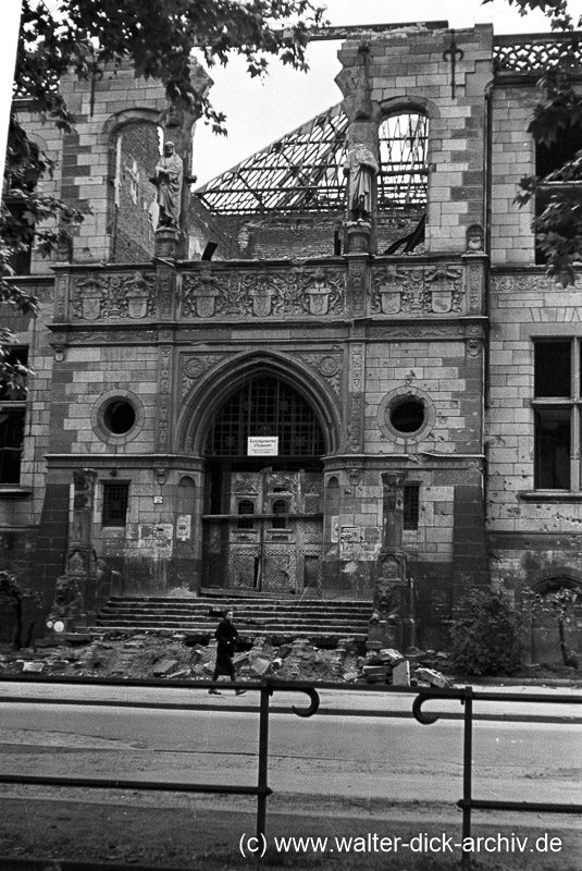 Ruine des Kunstgewerbemuseums 1948