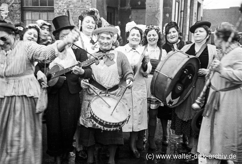 "Kölsche Mädcher" machen Musik 1949