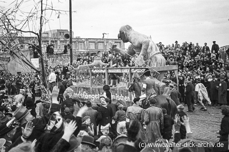 Im Rosenmontagszug 1950