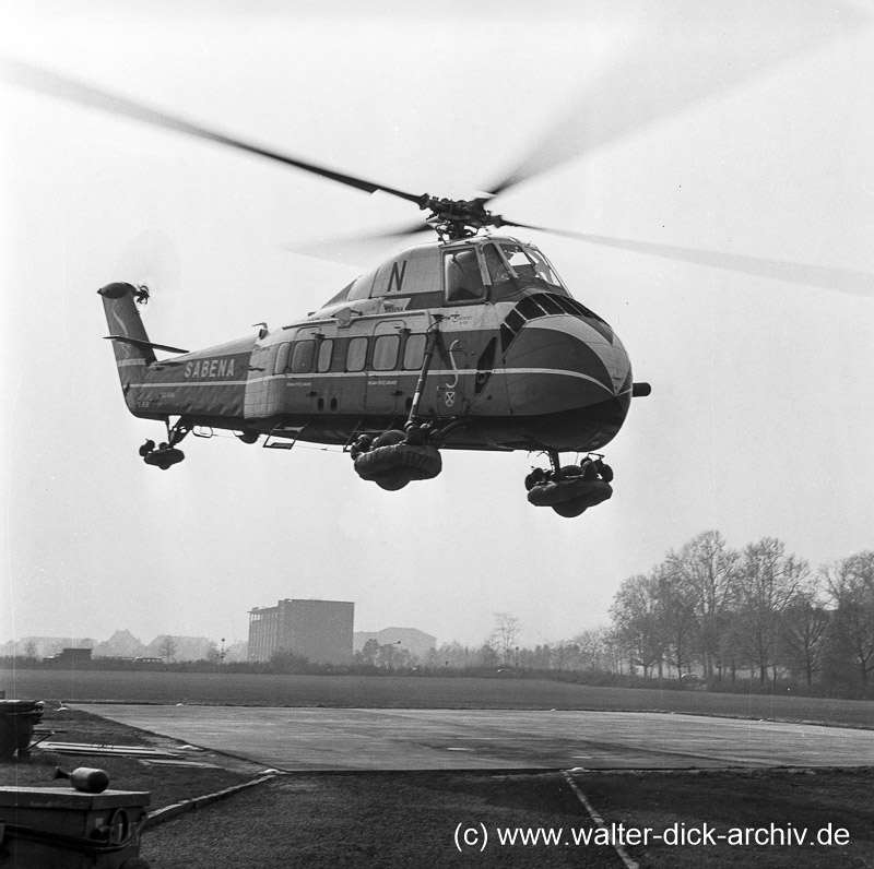 Sikorsky Hubschrauber hebt ab. 1953
