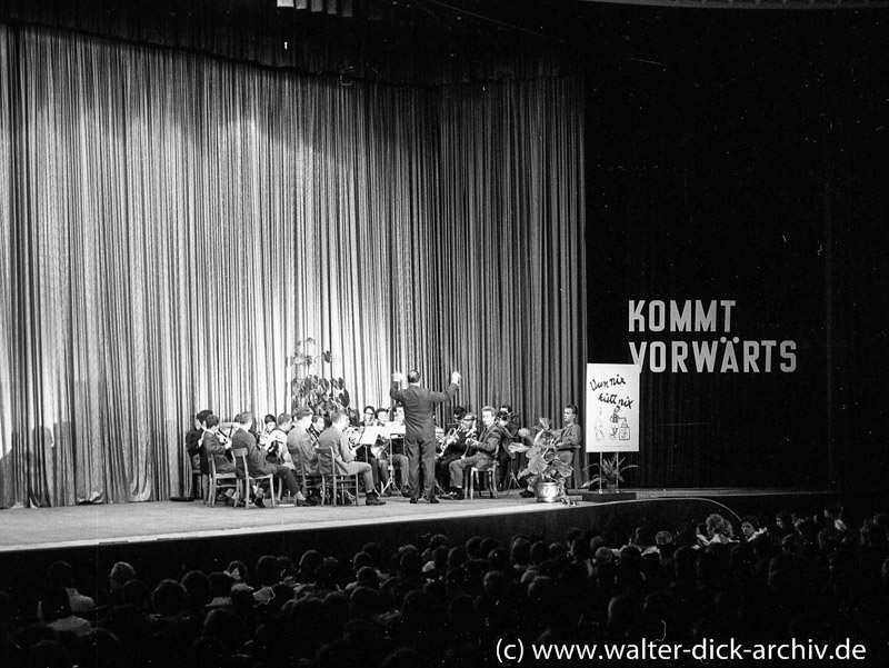 Abschlussfeier des Schulsparens 1965