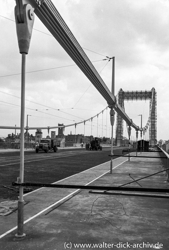 Kurz vor der Fertigstellung Mülheimer Brücke 1951