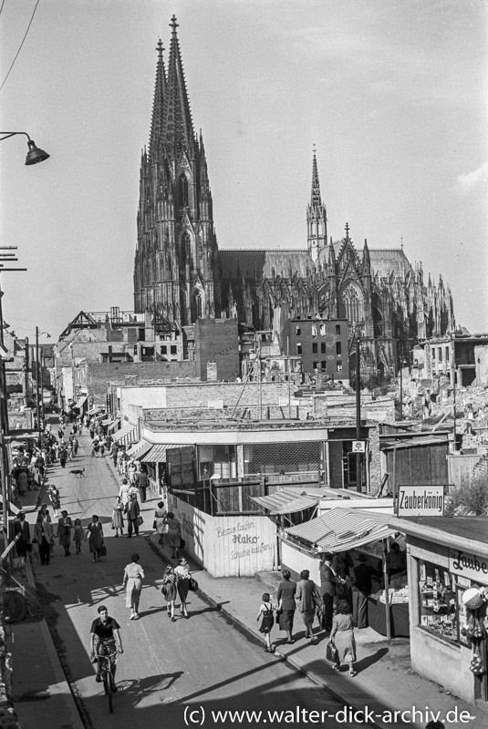 Neues Leben auf der Kölner Hohe Straße 1951