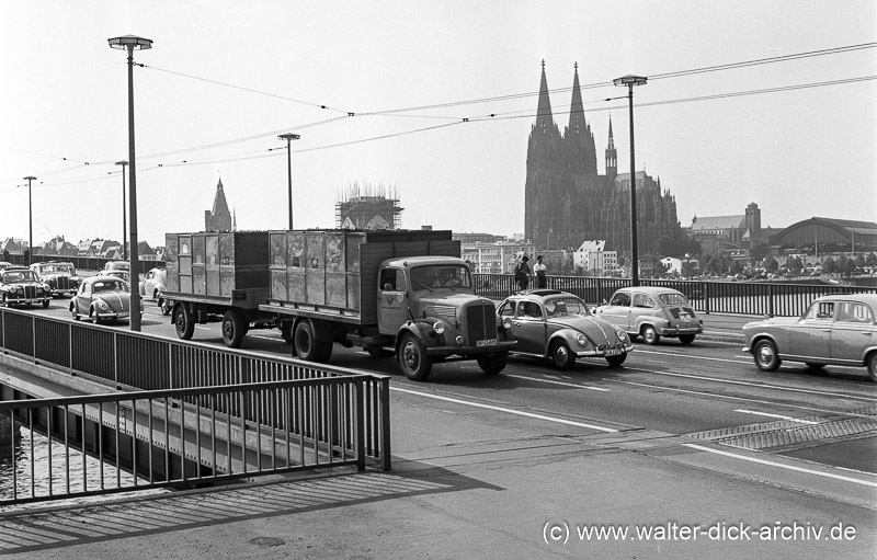 Pakettransport mit Normbehältern 1958