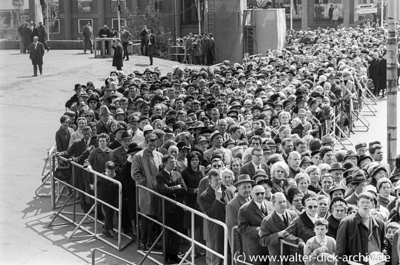 Anteilnahme der Bevölkerung Beerdigung Konrad Adenauers 1967