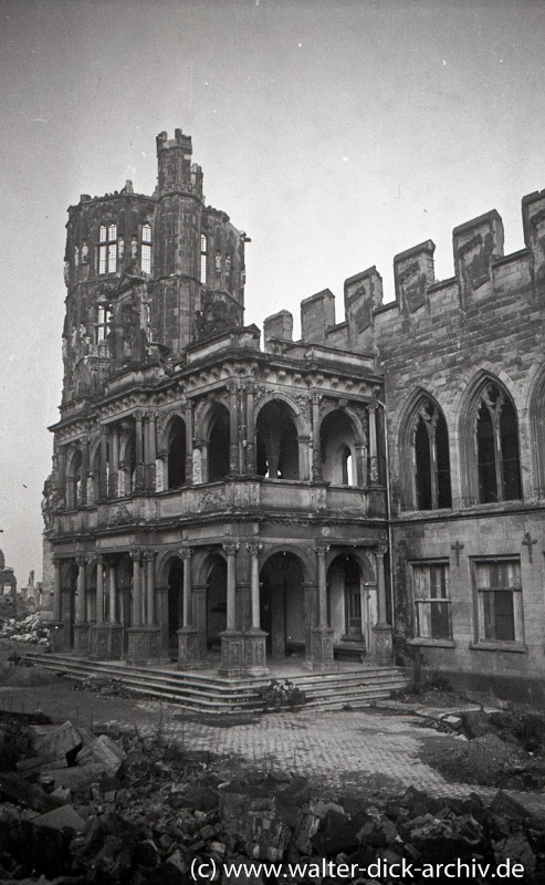 Ruine des Rathauses 1946