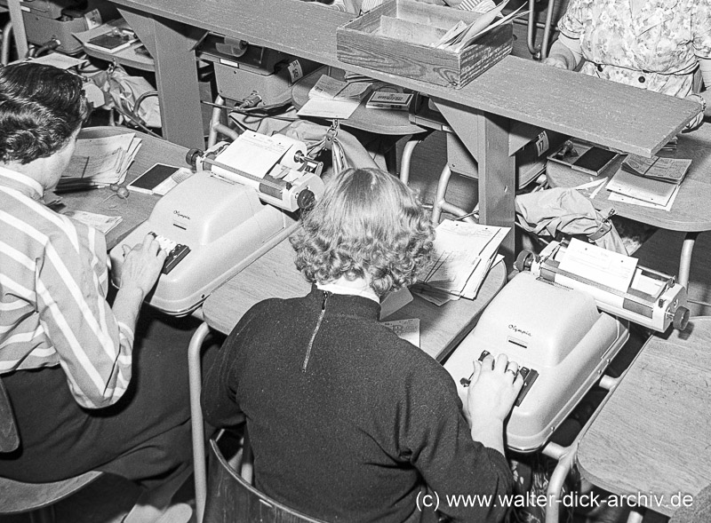 An der Rechenmaschine 1958