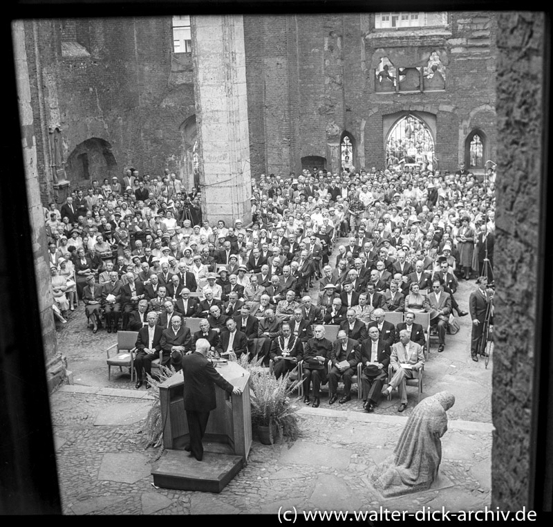 Einweihung der Gedenkstätte in St. Alban 1959