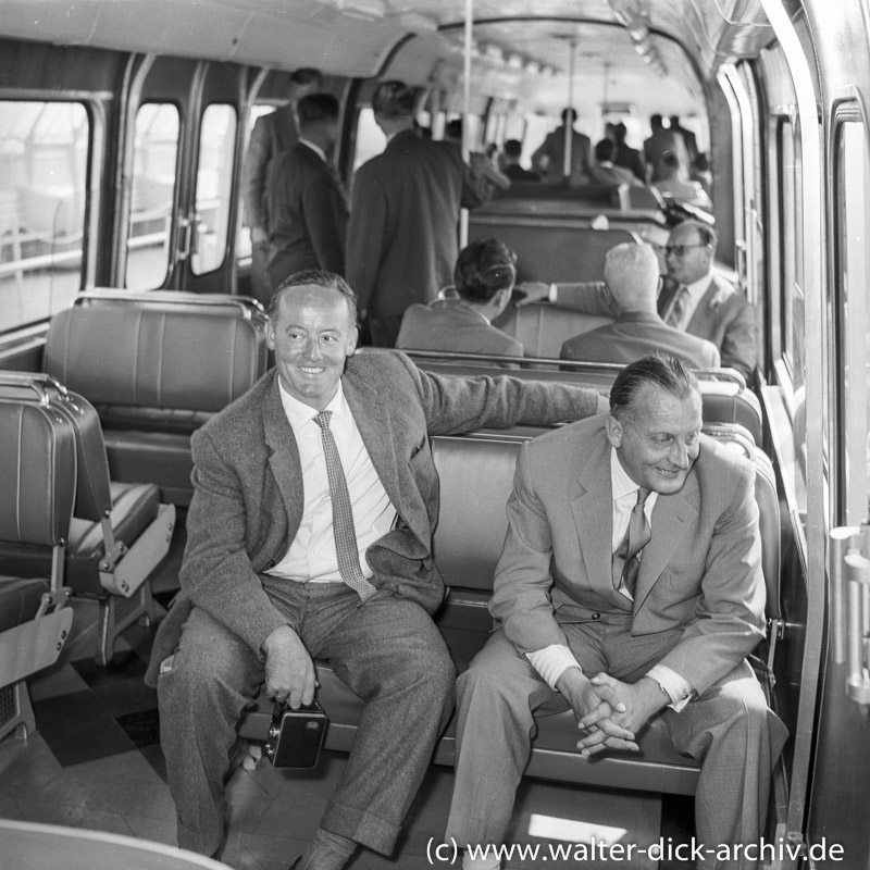 Im Versuchszug der ALWEG Bahn 1957