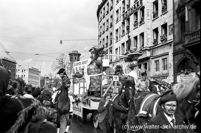 Im Rosenmontagszug 1950