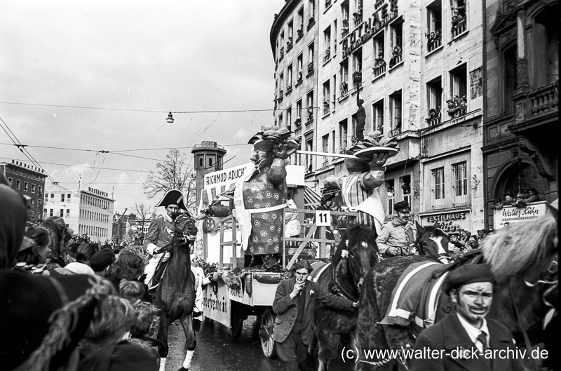 Im Rosenmontagszug 1950