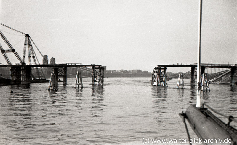 Trümmerräumumg der Hängebrücke