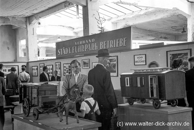 Ausstellung in der Messe 1947