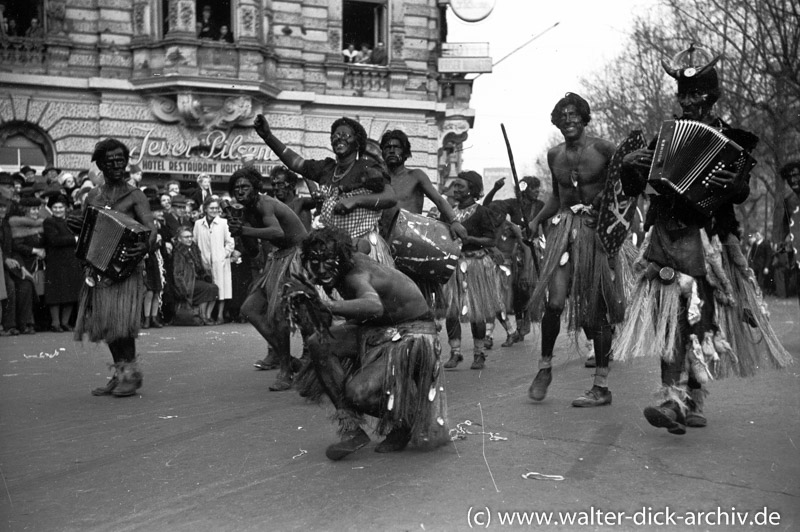 "Kölsche Neger" beim Rosenmontagszug 1949