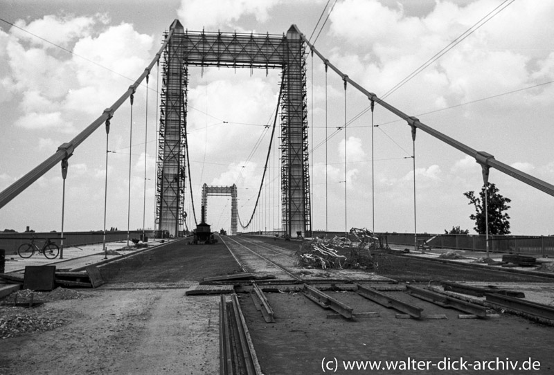 Kurz vor der Fertigstellung Mülheimer Brücke 1951