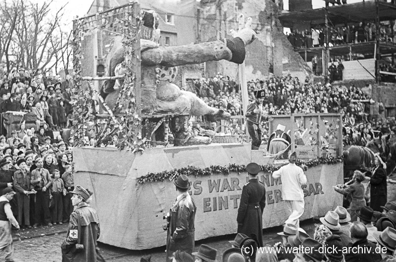 Im Rosenmontagszug 1950